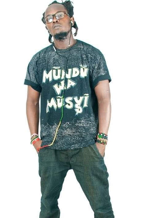 Mundu Wa Musyi Charcoal Logo Tee