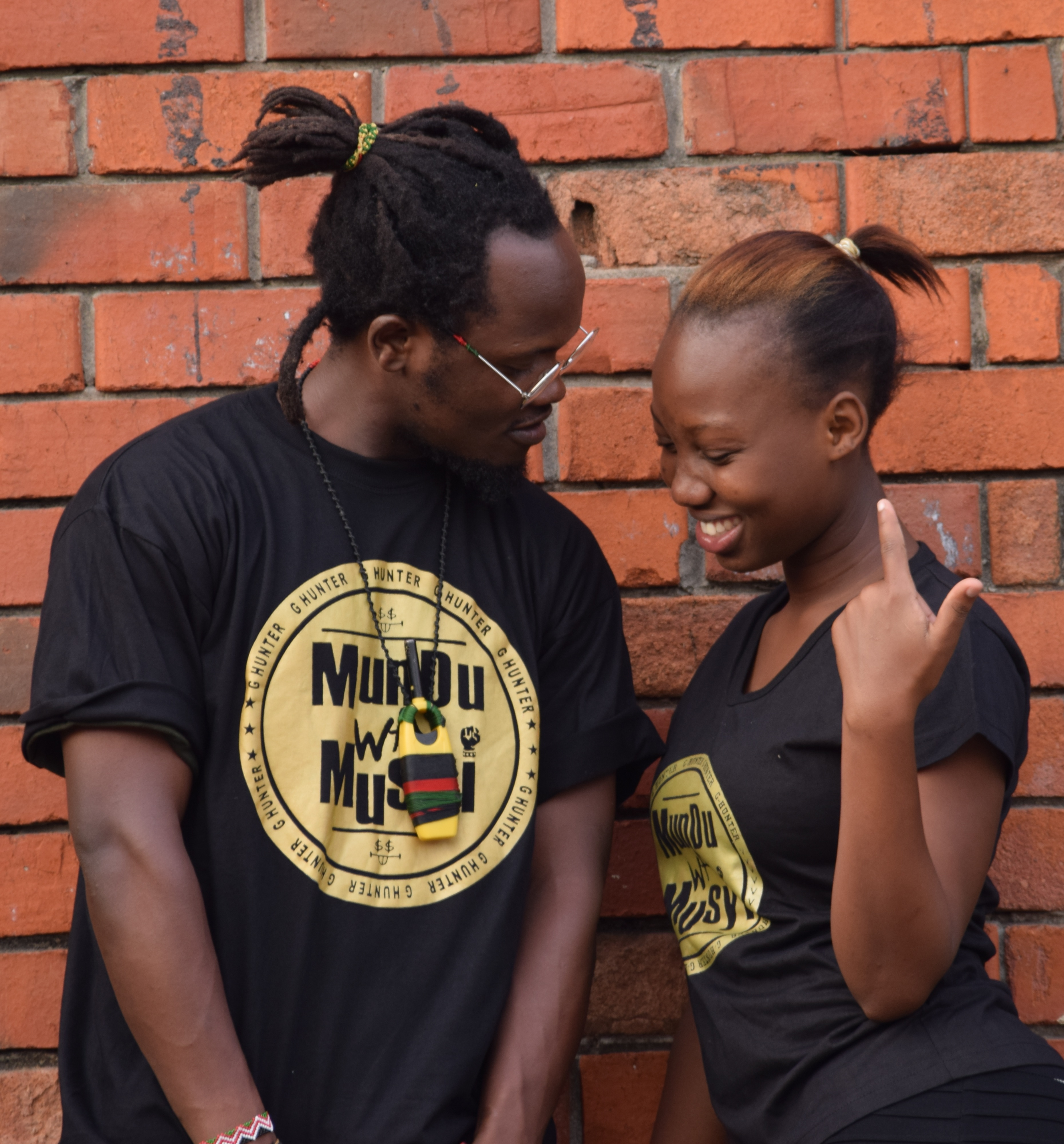 Mundu Wa Musyi Black Gold Logo Tee