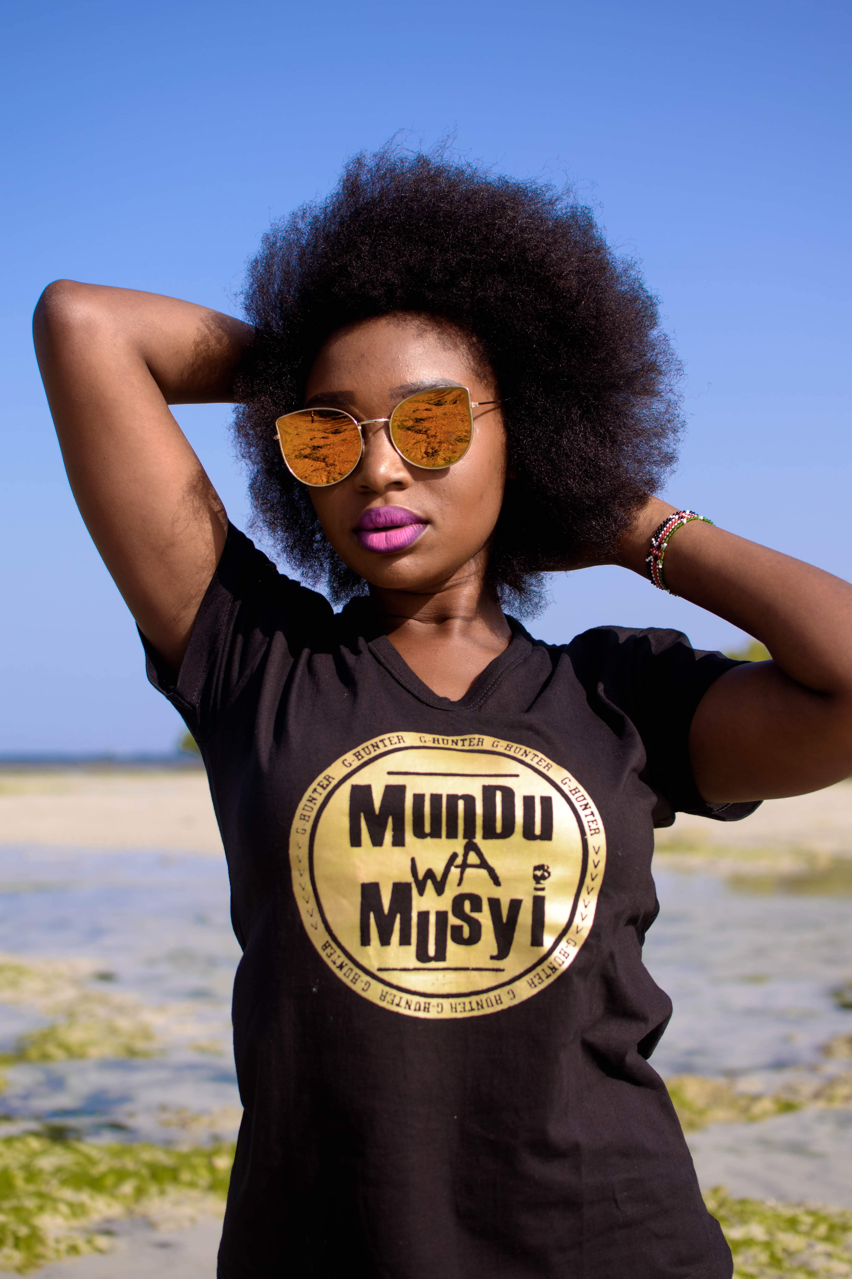 Mundu Wa Musyi Black Gold Logo Tee — Womens