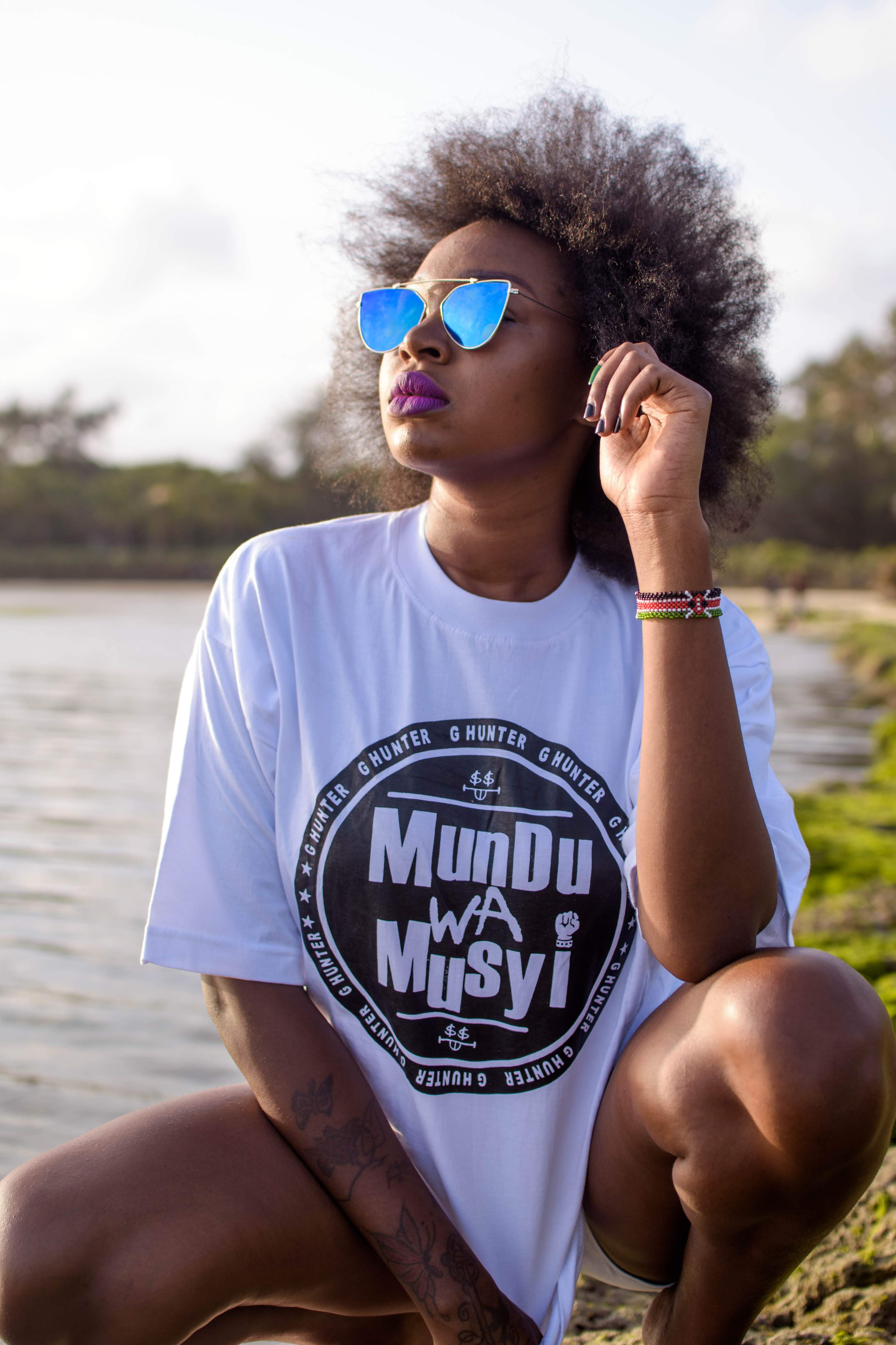 Mundu Wa Musyi White Black Logo Tee